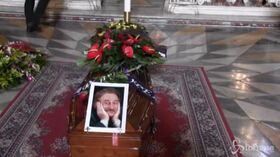 A Napoli l'ultimo saluto a Carlo Croccolo. "Amato, purtroppo a volte isolato dai colleghi"