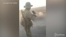 Jihadisti e mercenari utilizzati dai turchi nell'offensiva anti curda. I video in rete della violenza fondamentalista